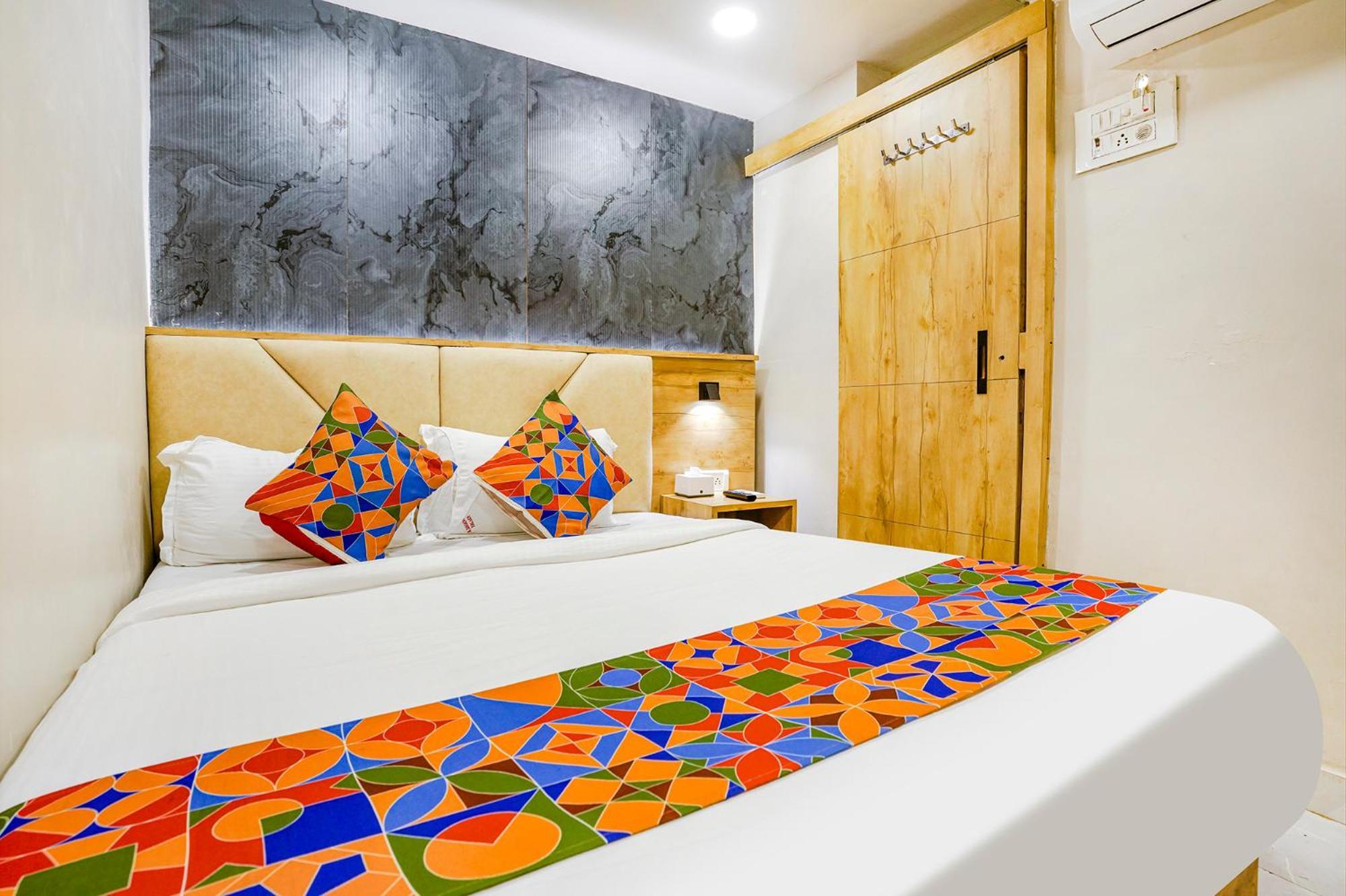 Fabexpress Baghdad Palace Hotel Mumbai  Buitenkant foto